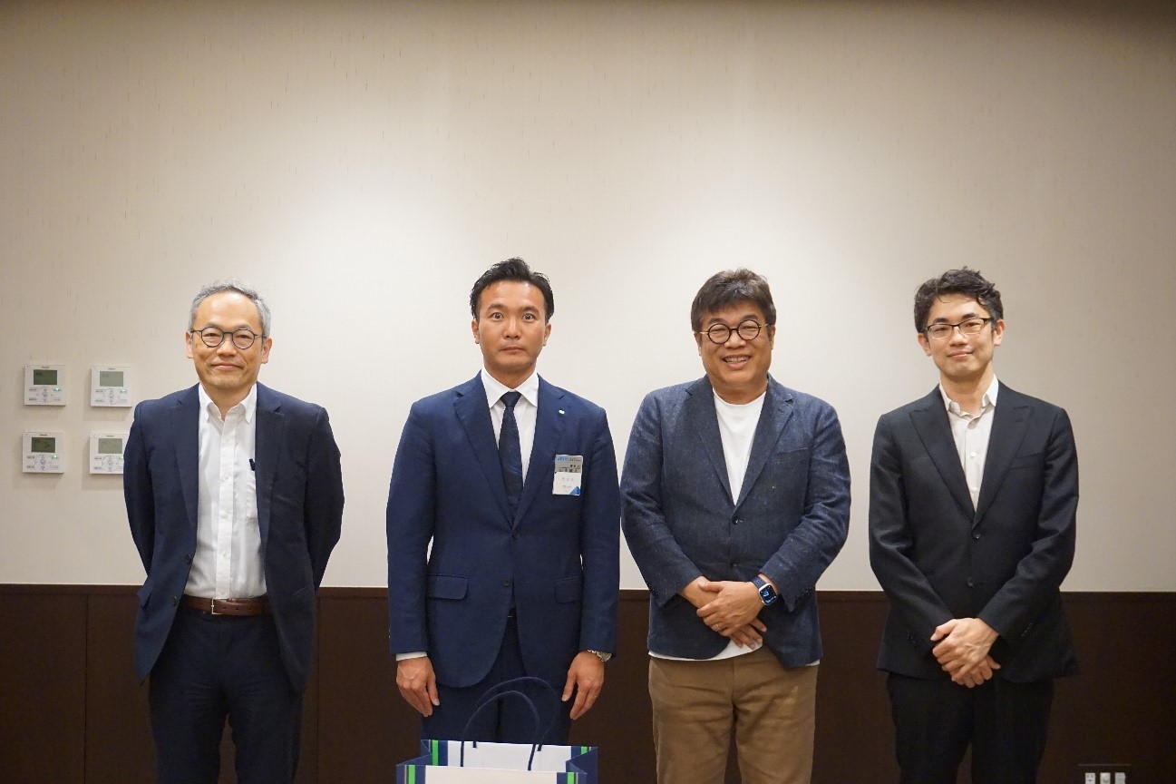 Lecturers and Kenta Yamamoto, Chairman of the Conference